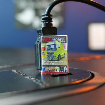 MINI-TRUCKMODELL VOLVO GRÜN (1:14)