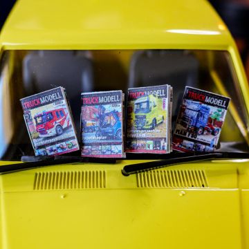 MINI-TRUCKMODELL MAN BLAU (1:14)